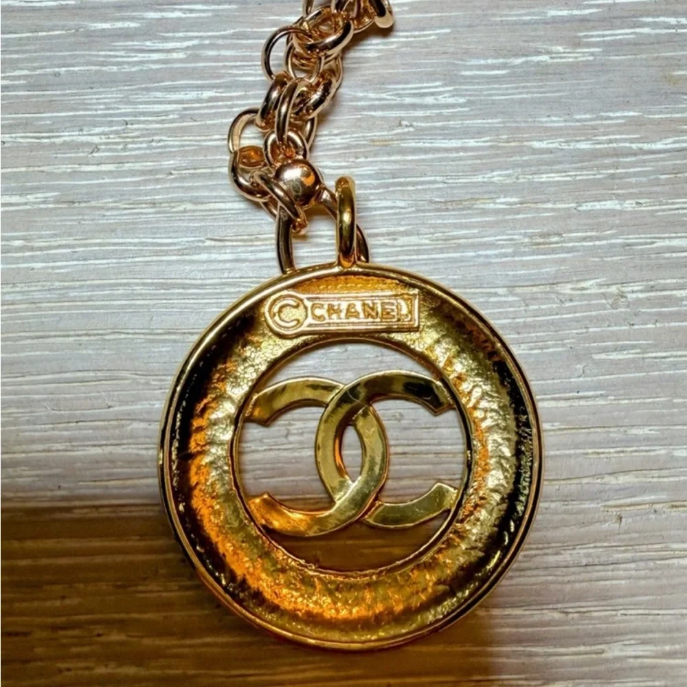 Gold Circular Pendant Necklace - Picture 2 of 6